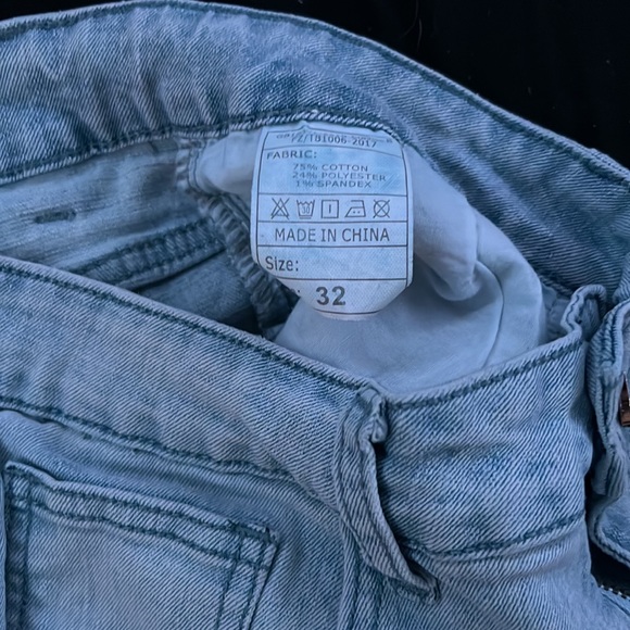 Baby blue ripped tilly’s jean - Picture 3 of 3